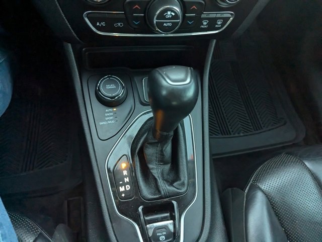 Used 2019 Jeep Cherokee Limited w/ Luxury Group image 17