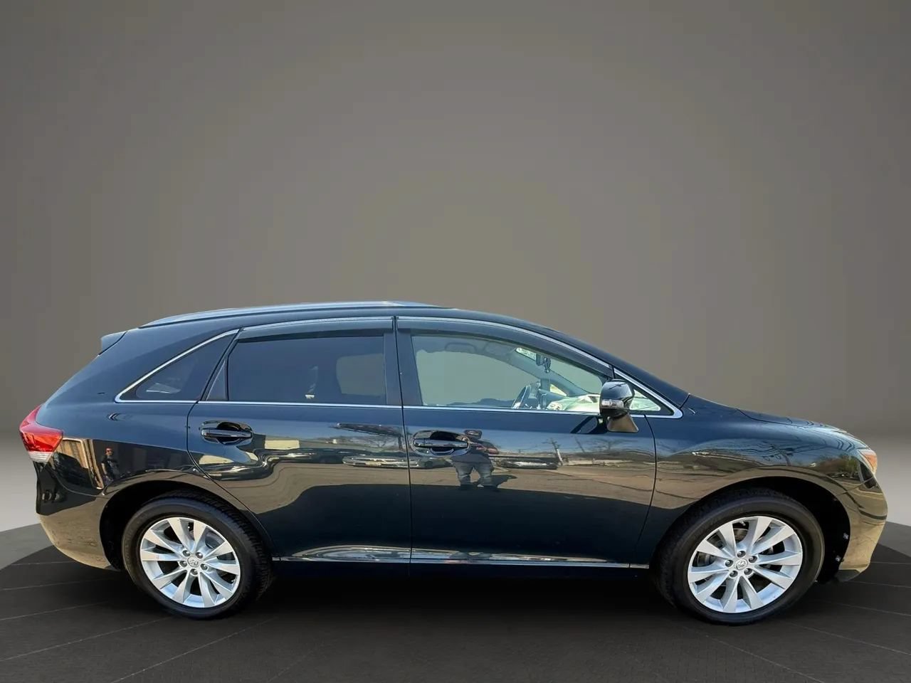 Used 2015 Toyota Venza LE AWD/4WD image 4