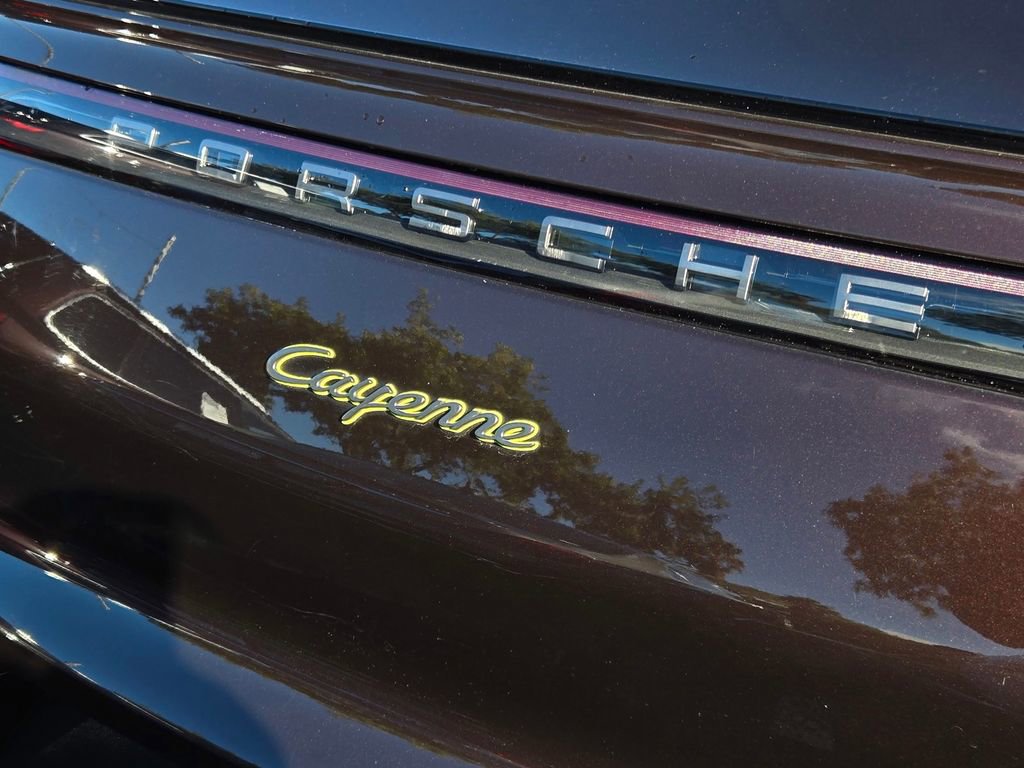 Used 2023 Porsche Cayenne Platinum Edition w/ Premium Package Plus (PIA) image 12