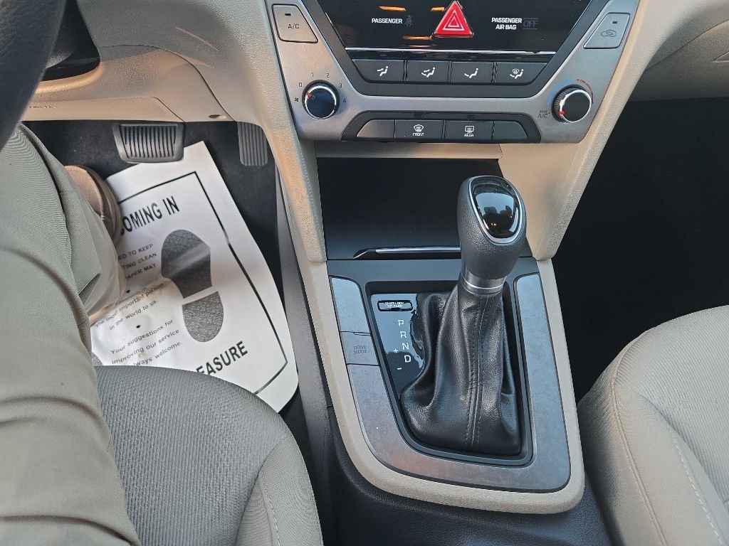 Used 2017 Hyundai Elantra SE image 17