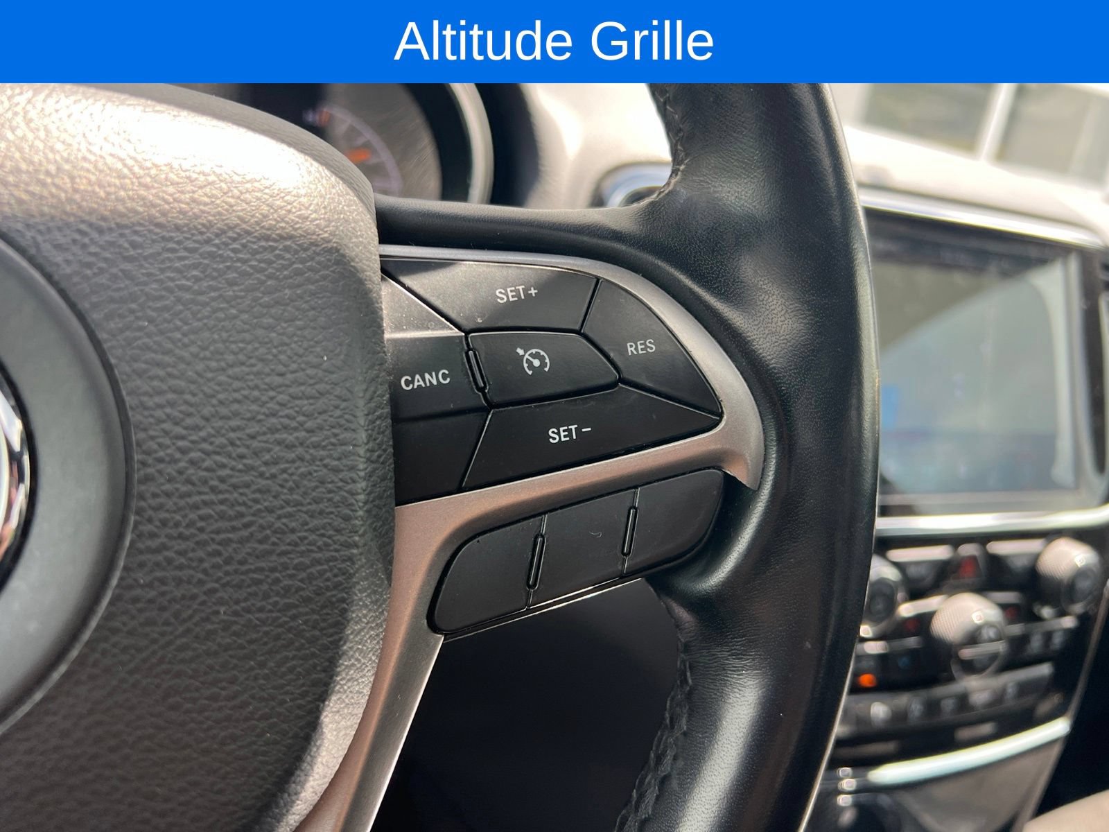 Used 2022 Jeep Grand Cherokee Laredo X RWD image 28