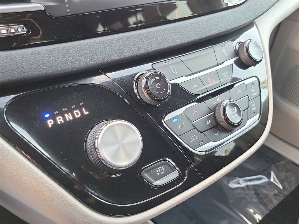 Used 2024 Chrysler Voyager LX image 11