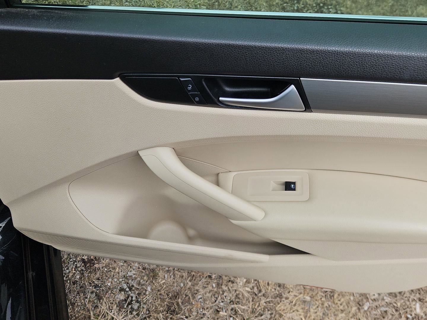 Used 2015 Volkswagen Passat TDI SE image 18