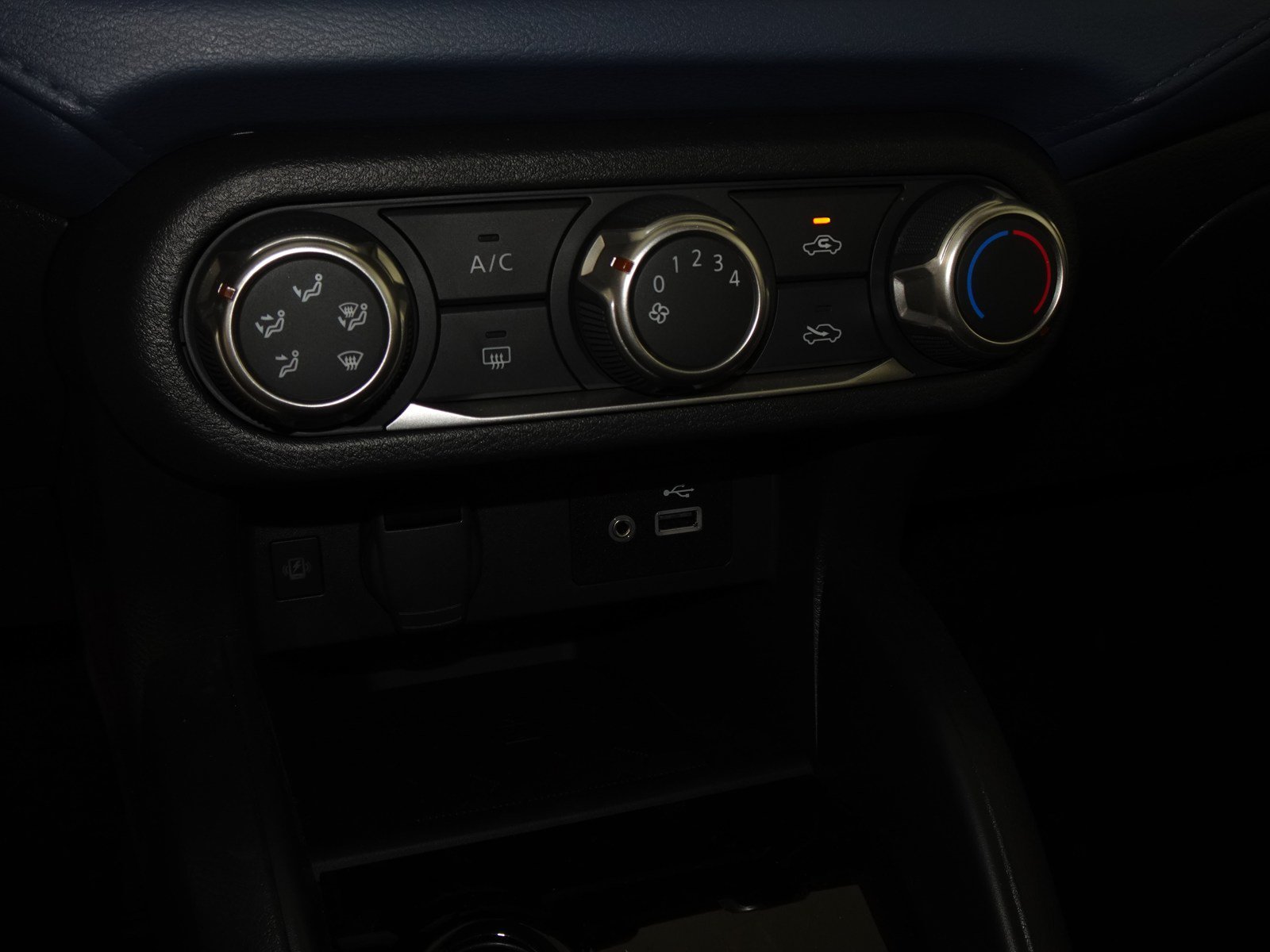 New 2025 Nissan Versa SV w/ Trunk Package FWD image 25