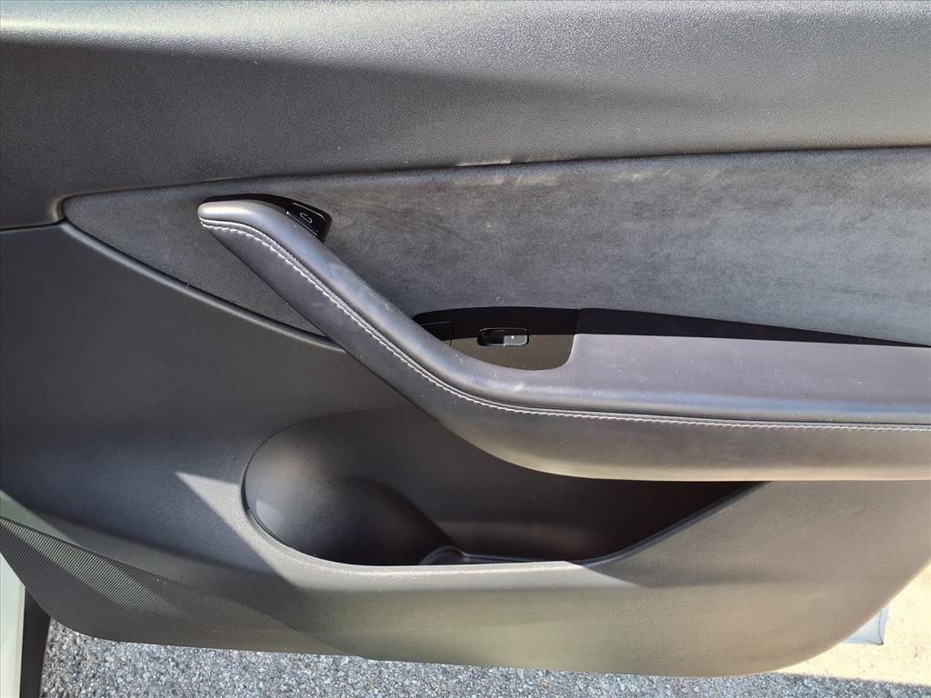 Used 2021 Tesla Model Y Long Range AWD/4WD image 7