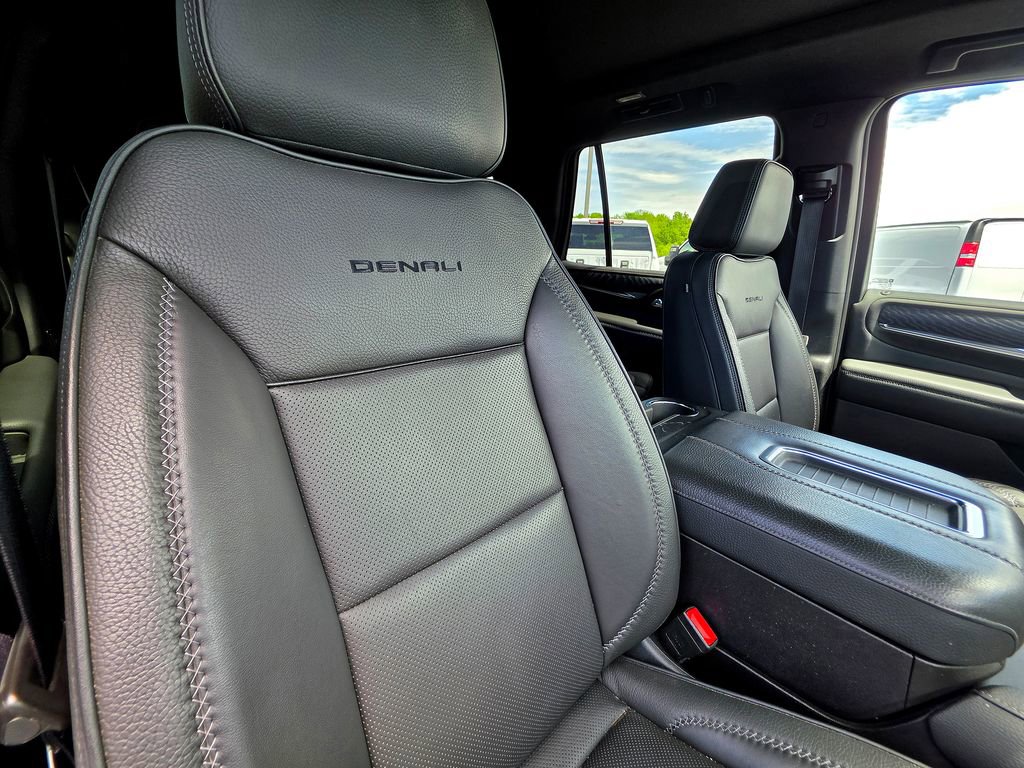 Used 2021 GMC Yukon Denali w/ Denali Premium Package AWD/4WD image 79