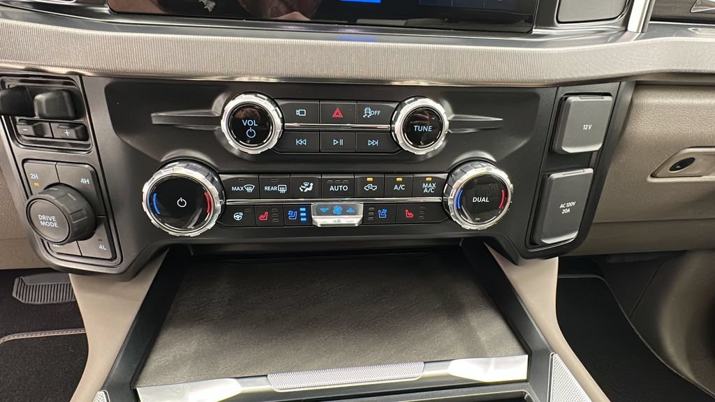 New 2026 Ford F250 Platinum w/ Platinum Plus Package AWD/4WD image 18