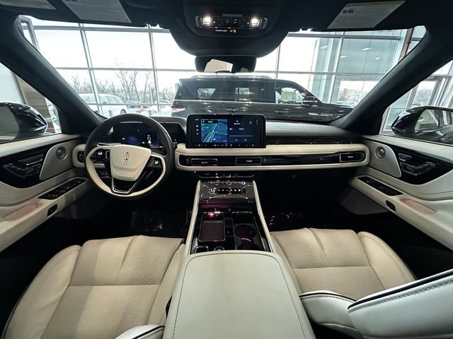 Certified 2025 Lincoln Aviator Black Label image 3