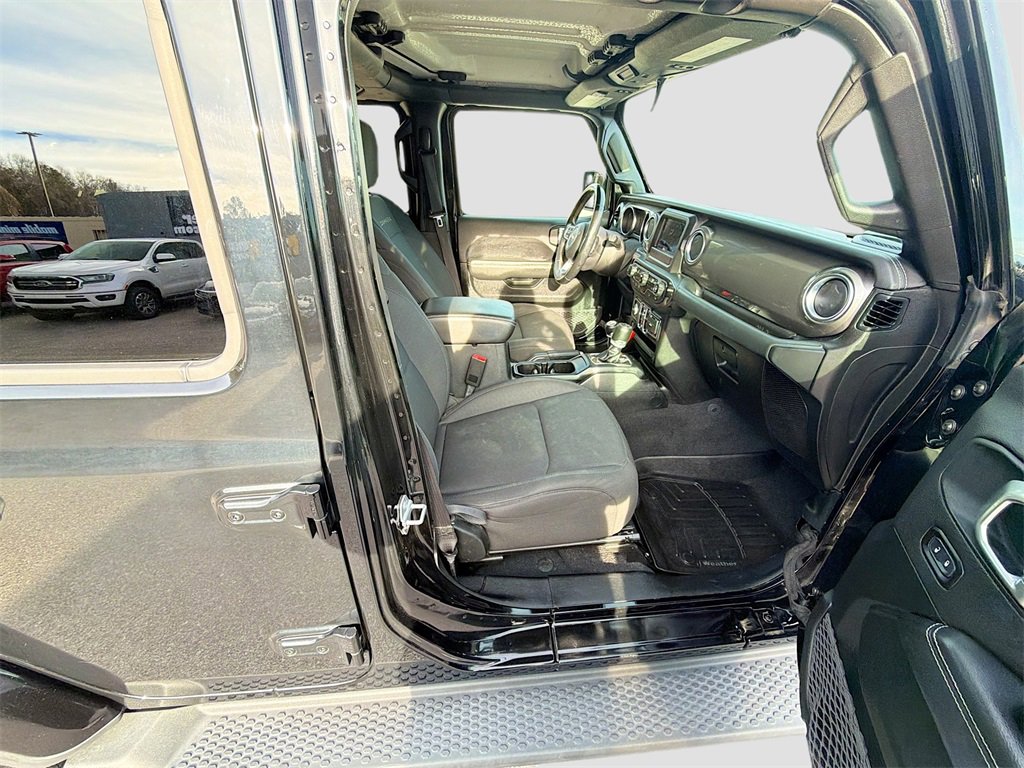 Used 2020 Jeep Wrangler Unlimited Sahara image 32