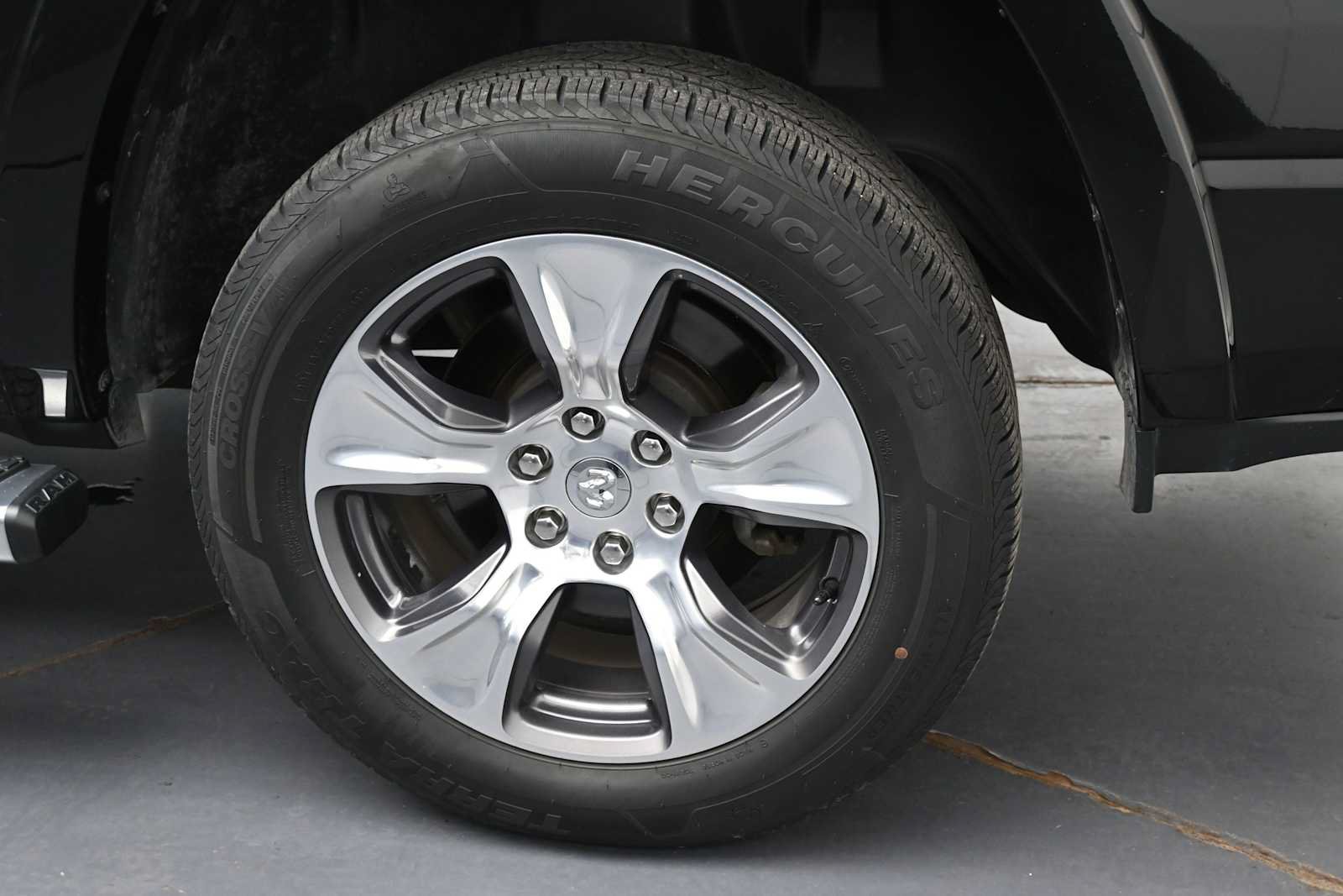 Used 2022 RAM 1500 Laramie AWD/4WD image 5