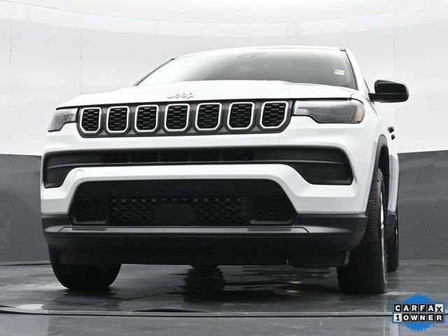 Used 2025 Jeep Compass Sport image 40