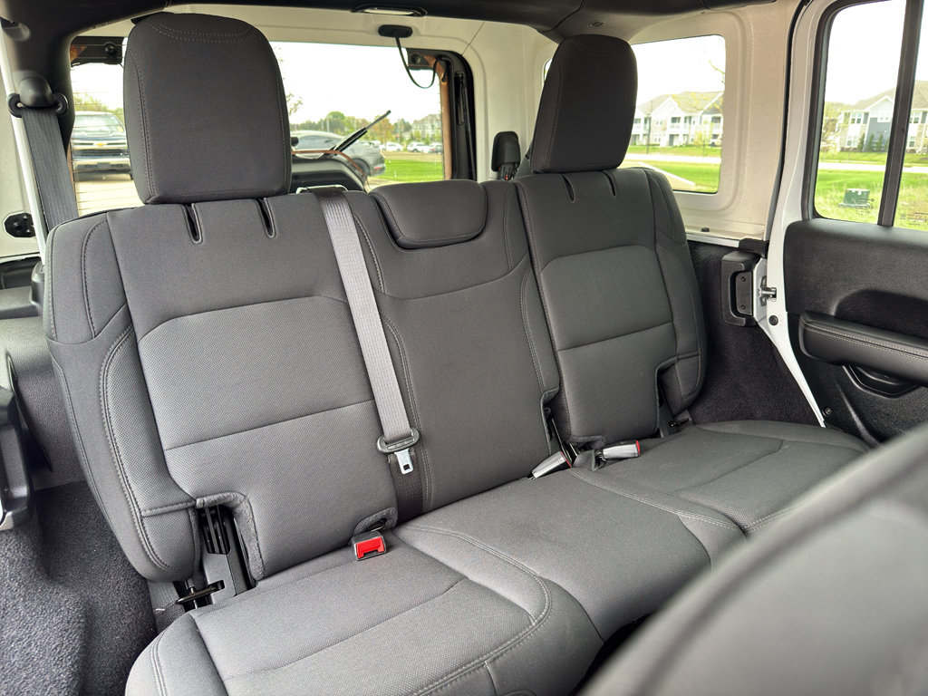 Used 2021 Jeep Wrangler Unlimited Sahara w/ Uconnect 4C Nav & Sound Group AWD/4WD image 36