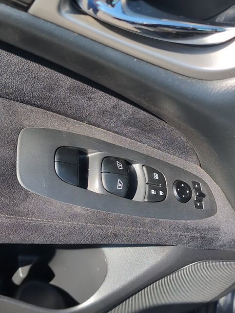 Used 2013 Nissan Pathfinder SV image 16