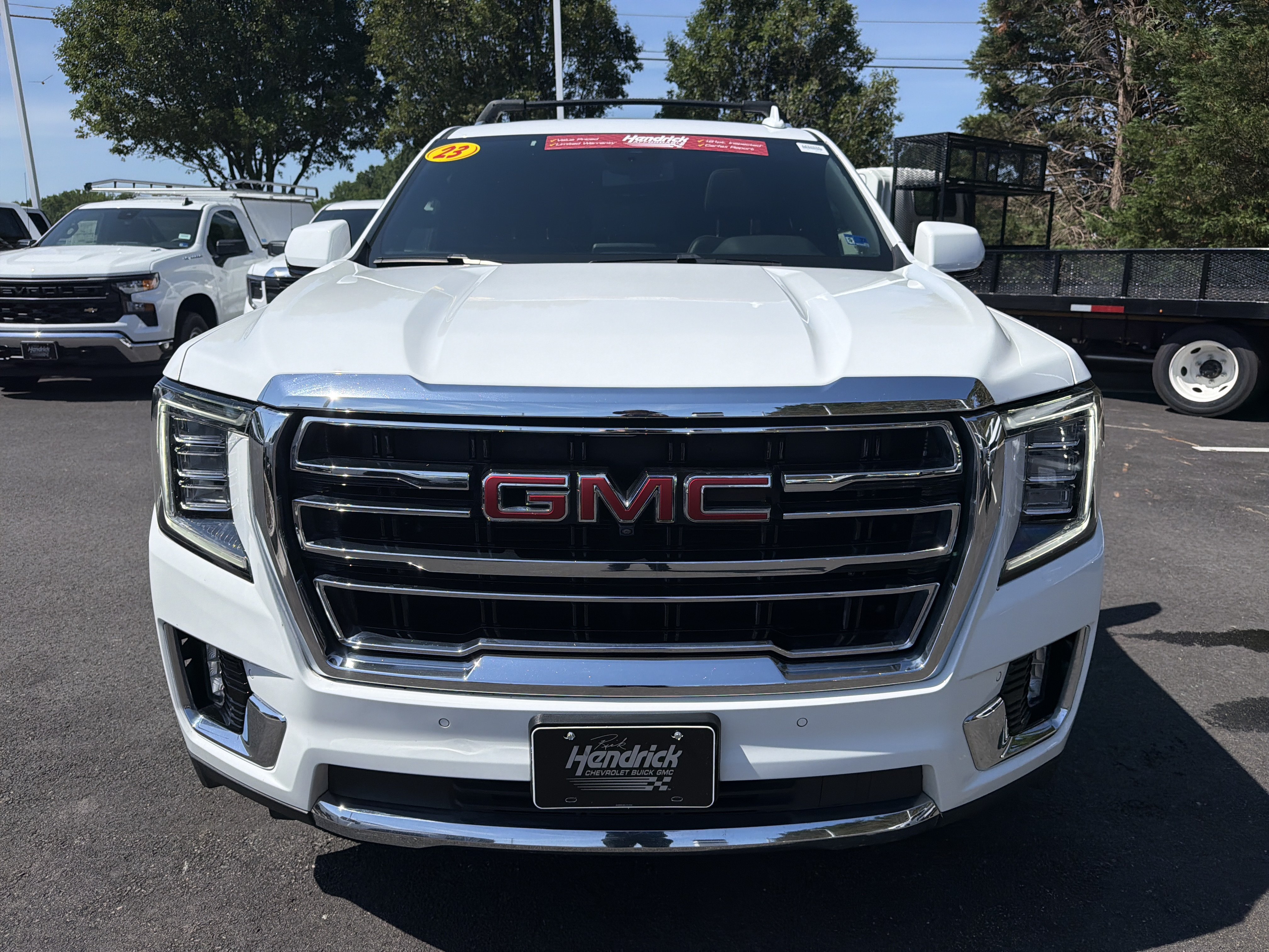 Used 2023 GMC Yukon XL SLT w/ SLT Luxury Package AWD/4WD image 3