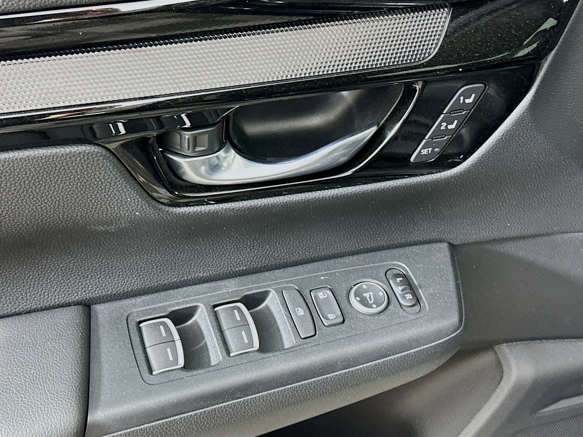 Used 2025 Honda CR-V EX-L image 15