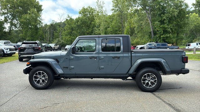 Certified 2025 Jeep Gladiator Sport AWD/4WD image 4