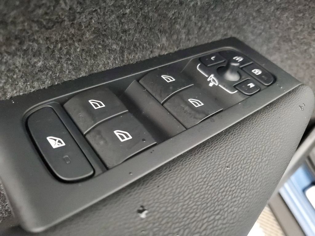 Certified 2024 Volvo XC40 Recharge Core w/ Protection Package Premier image 22