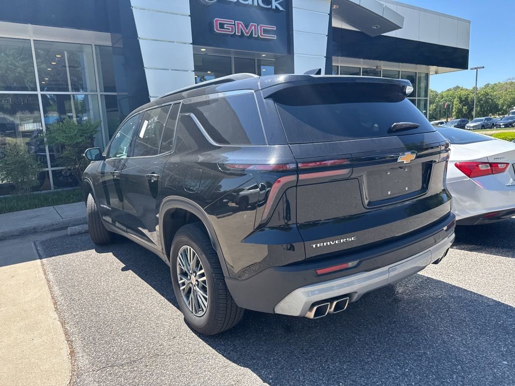 Used 2025 Chevrolet Traverse LT FWD image 9