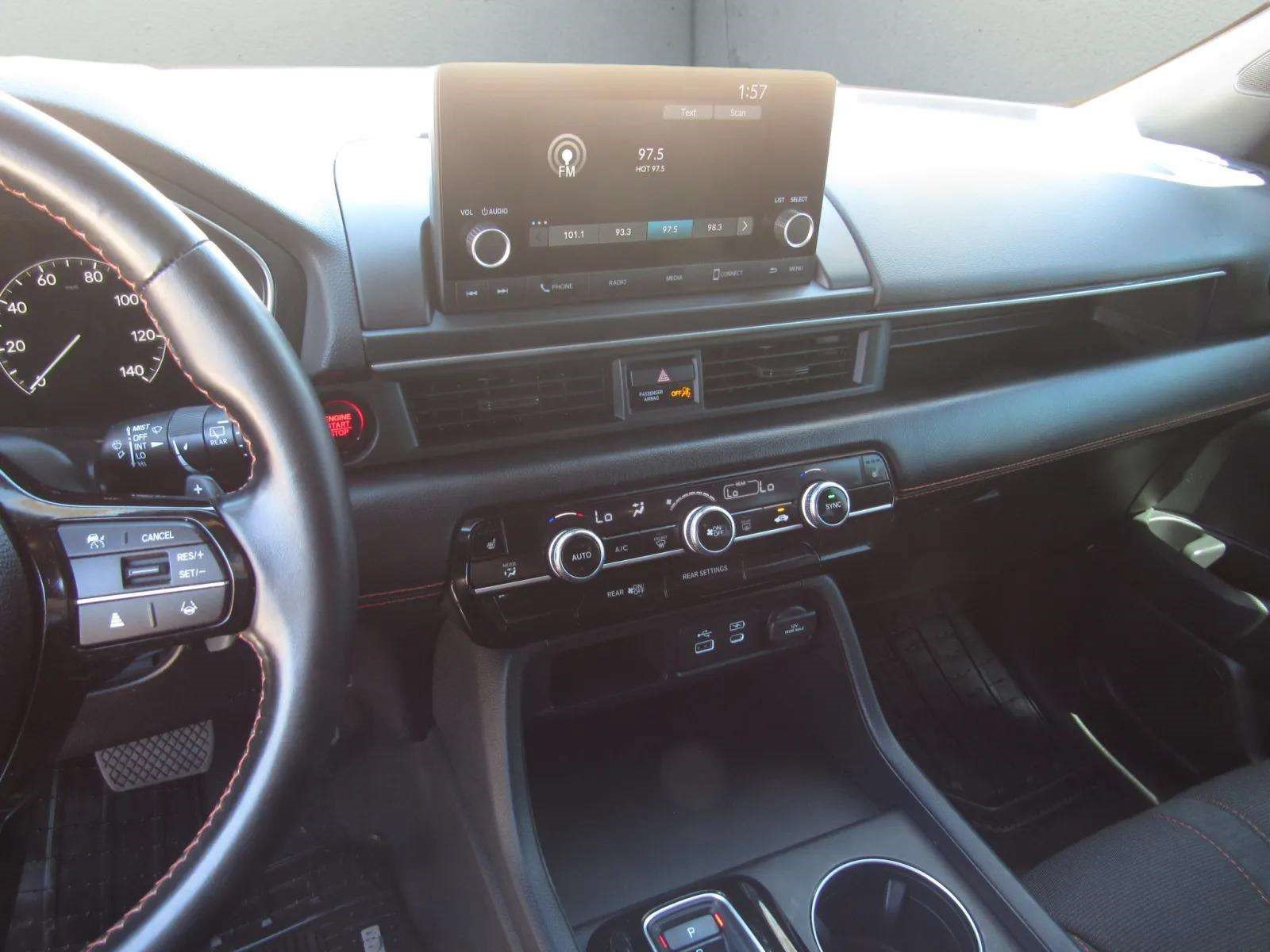 Certified 2025 Honda Pilot Sport image 17
