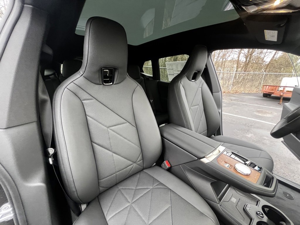 Used 2025 BMW iX xDrive50 image 19
