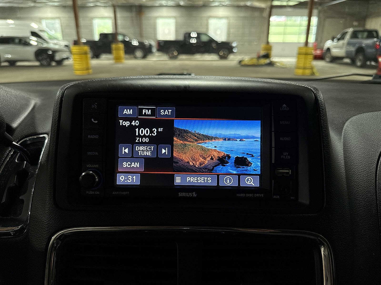 Used 2019 Dodge Grand Caravan SE w/ UConnect Hands-Free Group image 21