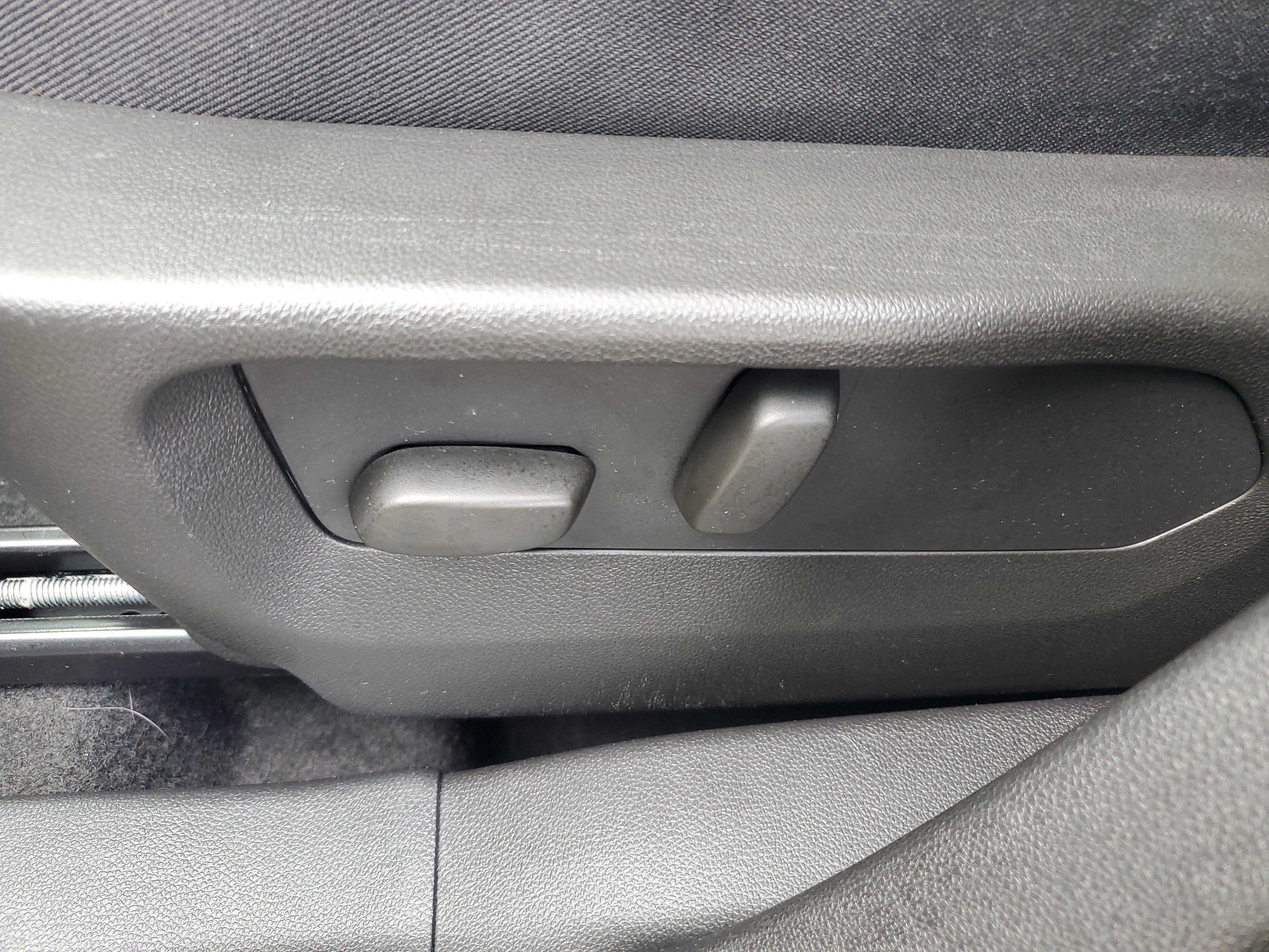 Used 2023 Buick Envision Essence w/ Technology Package I image 18