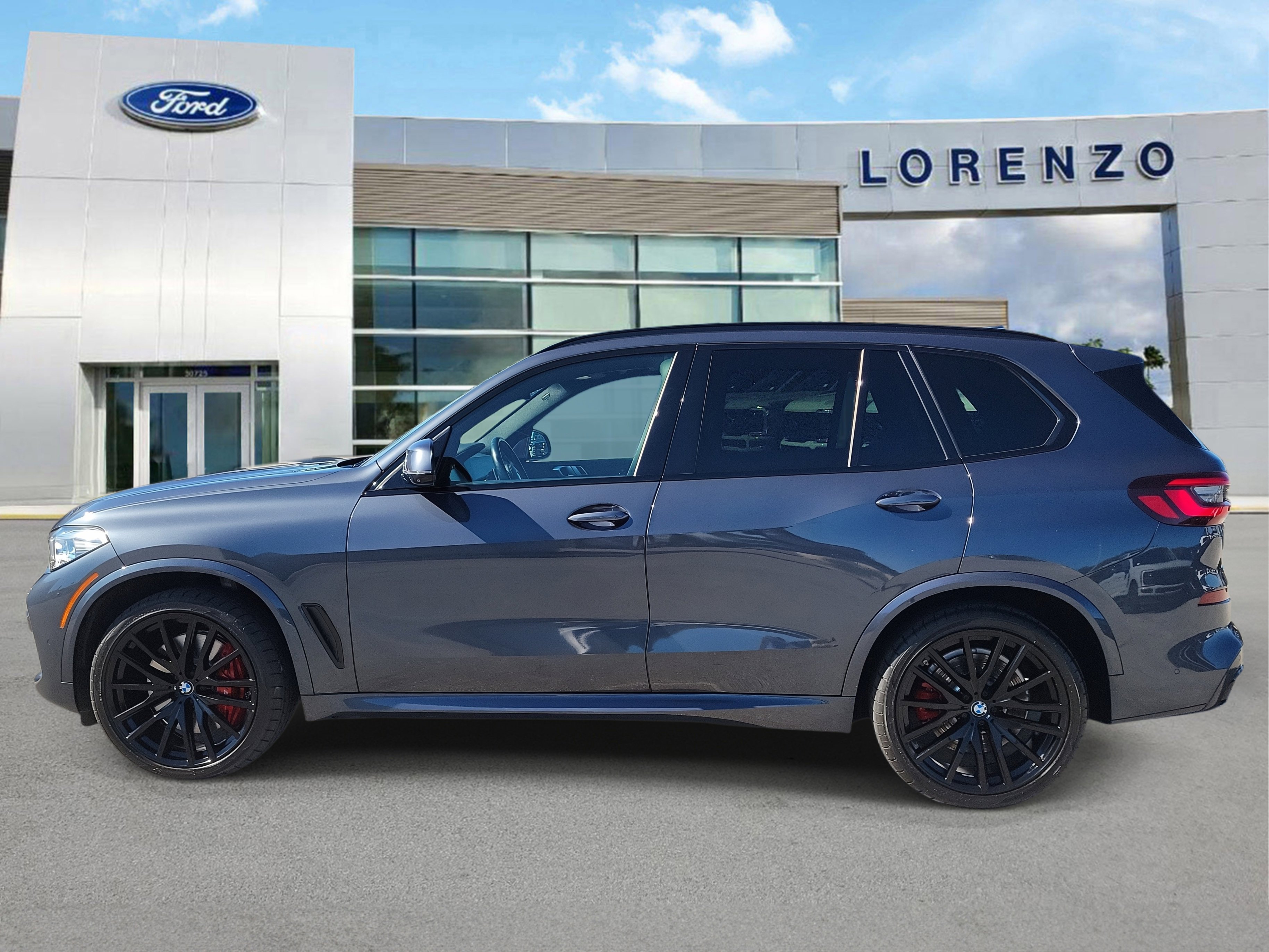 Used 2021 BMW X5 M50i w/ Executive Package image 8