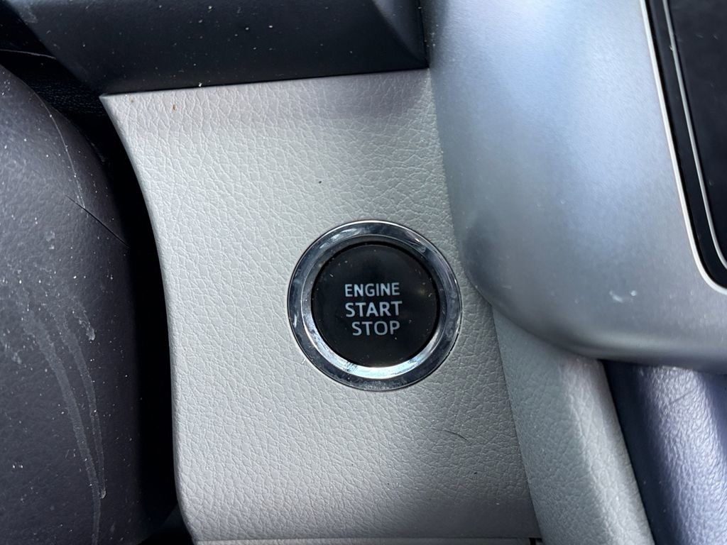 Used 2017 Toyota Highlander XLE w/ Carpet Mat Package image 30