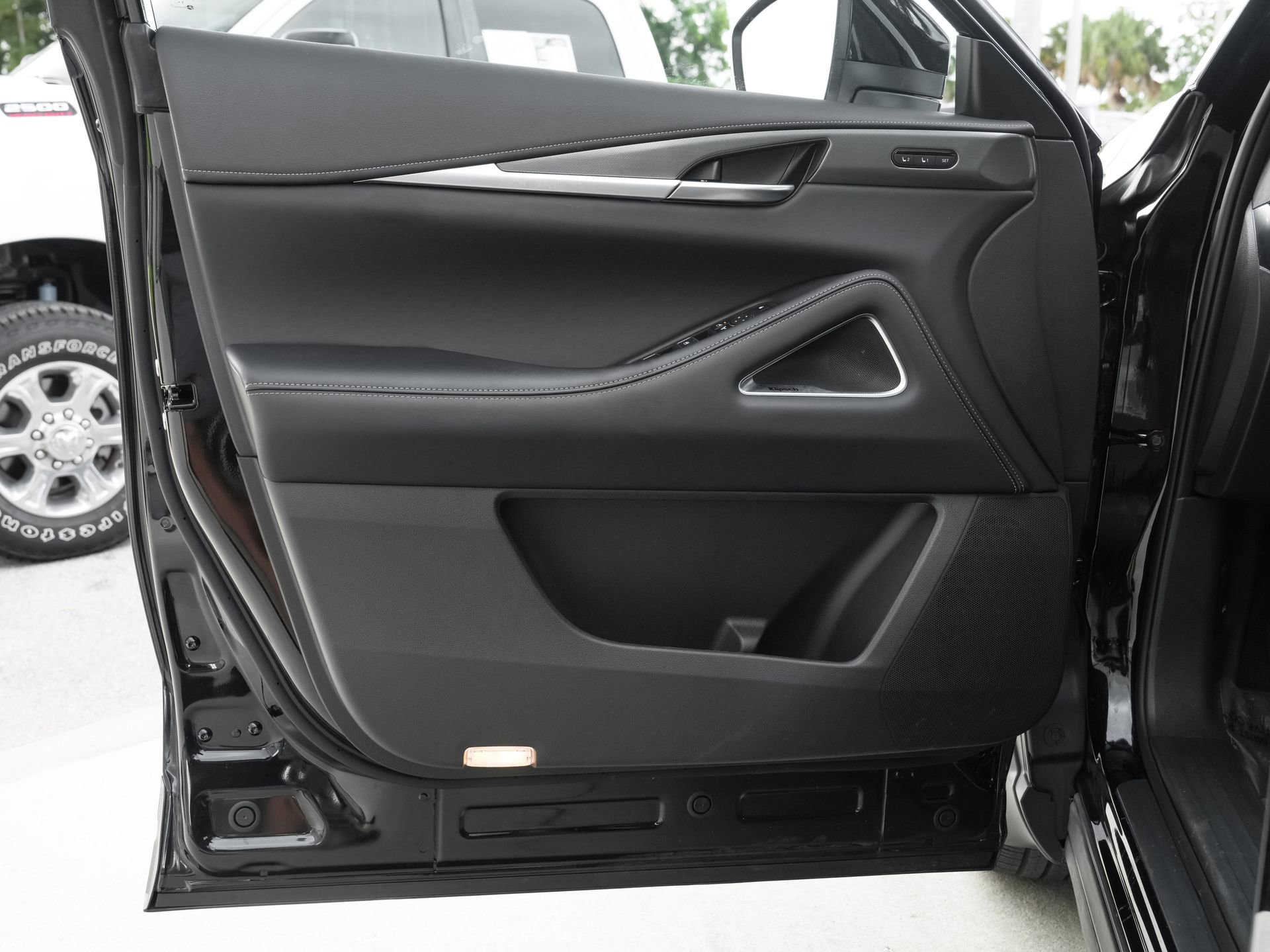 Certified 2026 INFINITI QX60 Luxe w/ Cargo Package FWD image 30