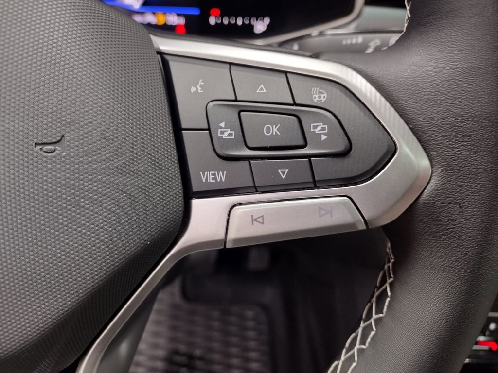 New 2025 Volkswagen Taos SE image 26