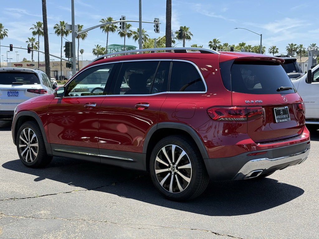 Used 2021 Mercedes-Benz GLB 250 w/ Premium Package image 2