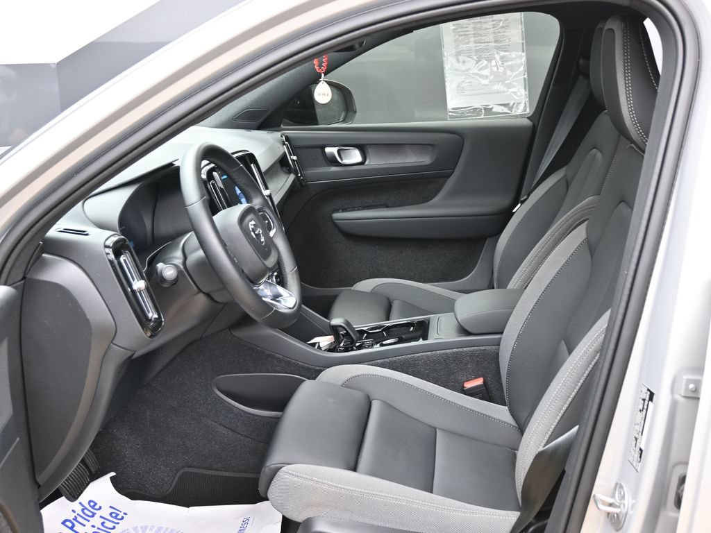 Used 2025 Volvo EX40 Core AWD/4WD image 53