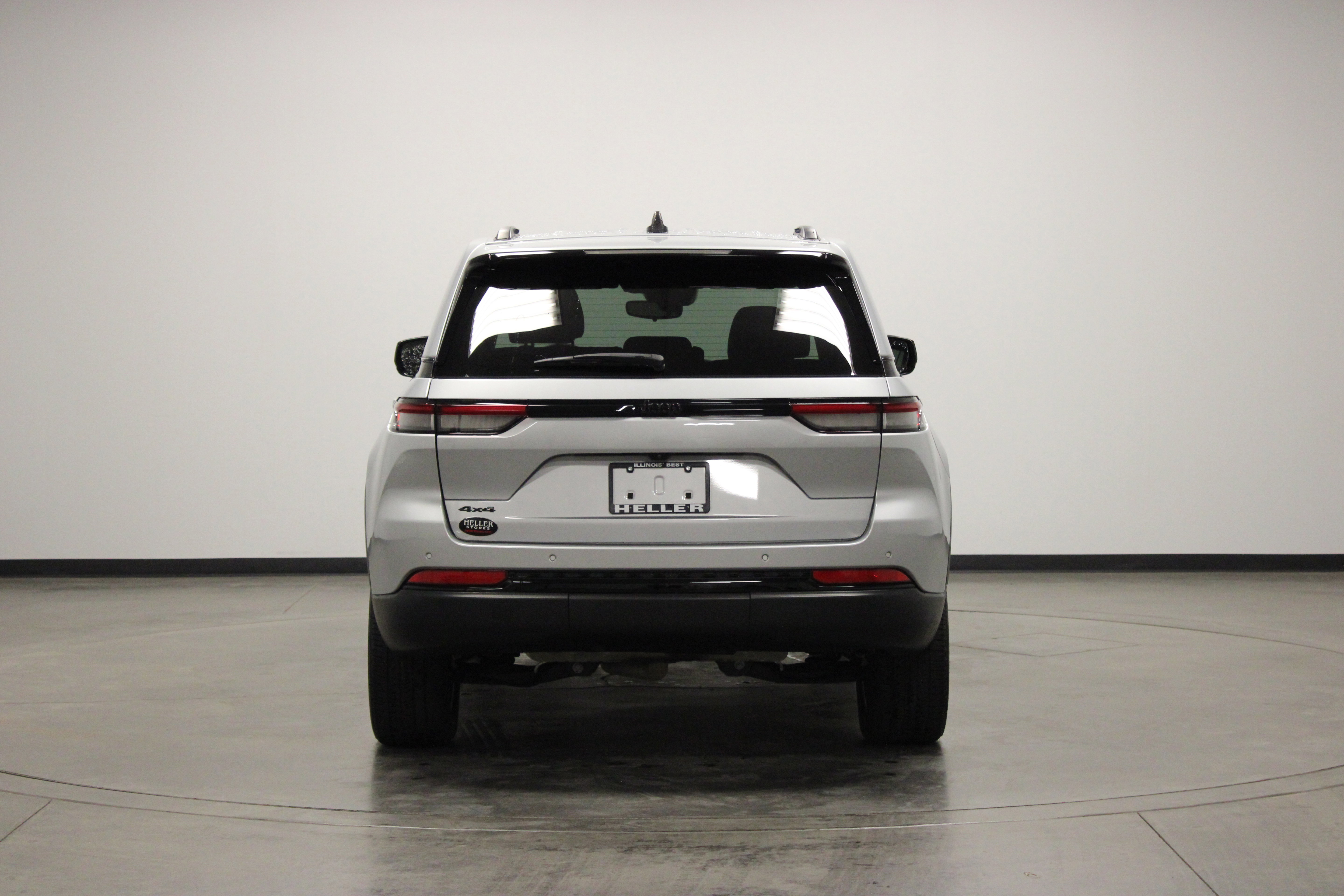 Used 2023 Jeep Grand Cherokee Altitude AWD/4WD image 7