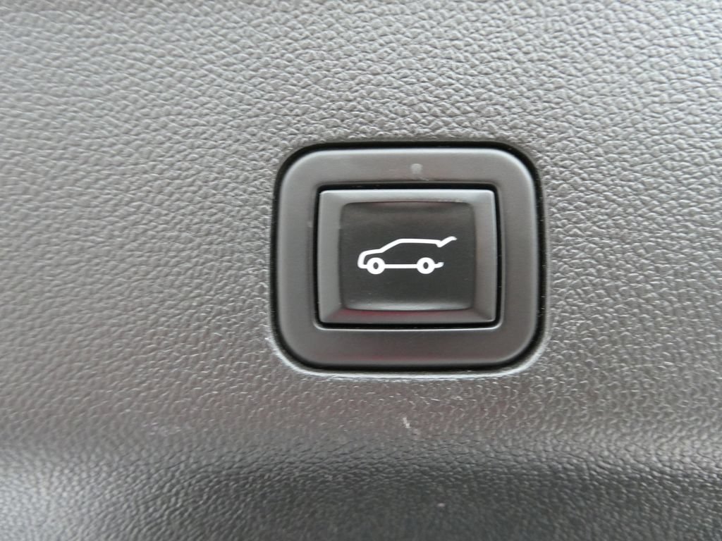 Certified 2024 GMC Yukon SLT w/ SLT Luxury Package AWD/4WD image 20