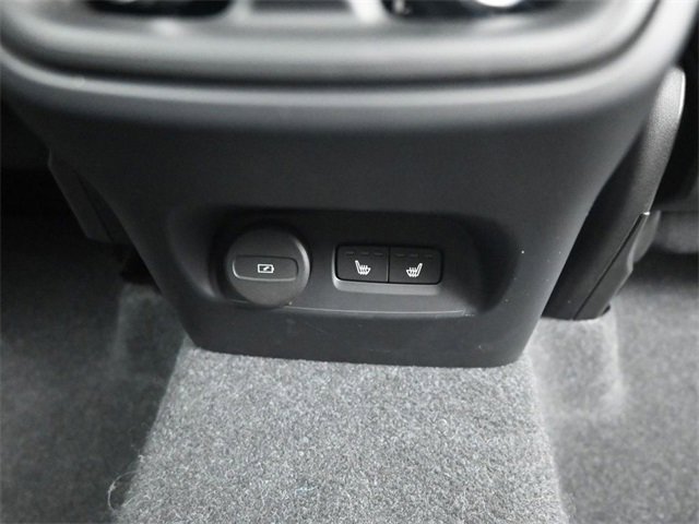 Used 2024 Volvo XC40 B5 Plus w/ Climate Package image 33