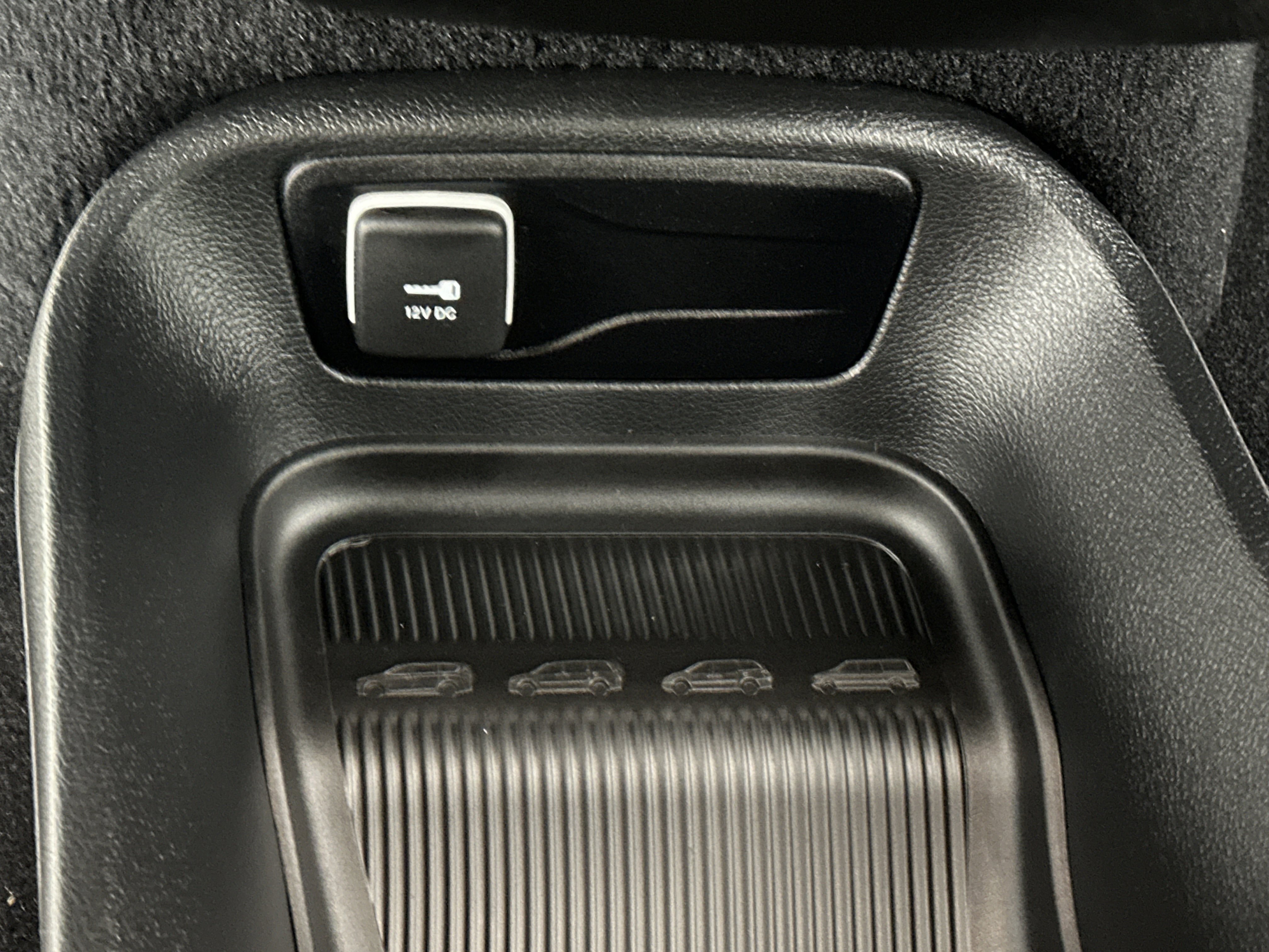 Used 2025 Chrysler Pacifica Select image 25