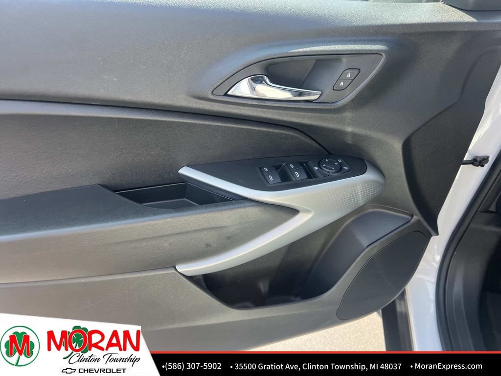 Certified 2025 Chevrolet Trax RS w/ Driver Confidence Package FWD image 15