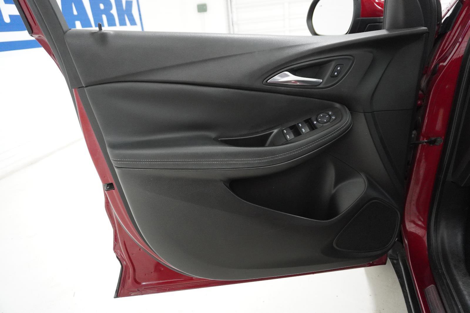 Used 2021 Buick Encore GX Select image 12