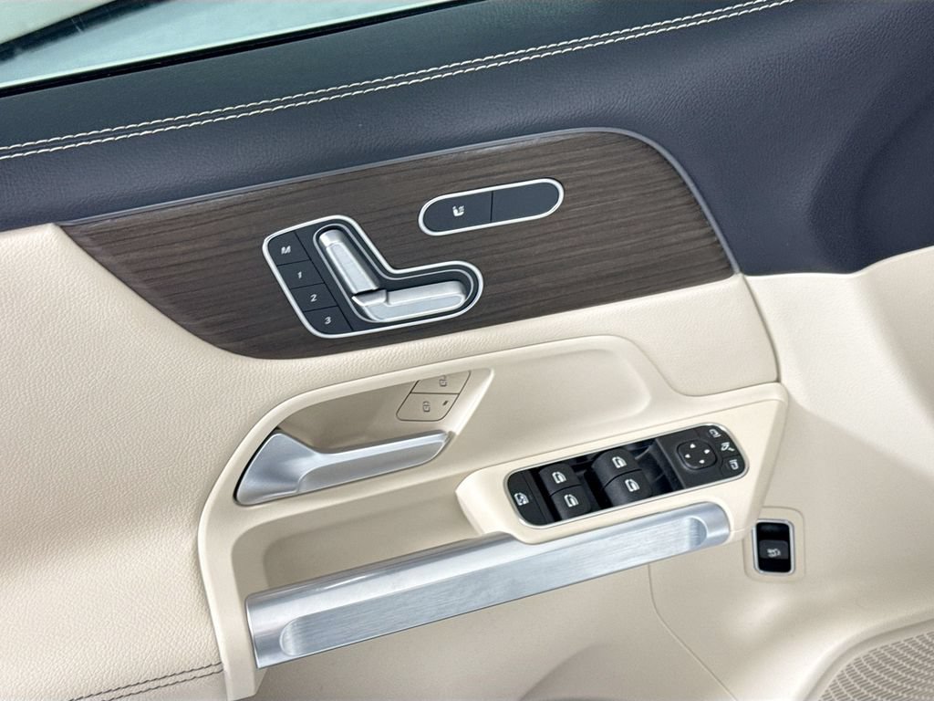 Certified 2025 Mercedes-Benz GLB 250 image 23