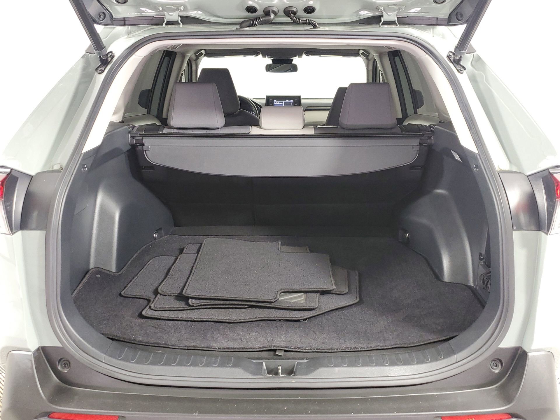 Used 2019 Toyota RAV4 XLE w/ Convenience Package image 21