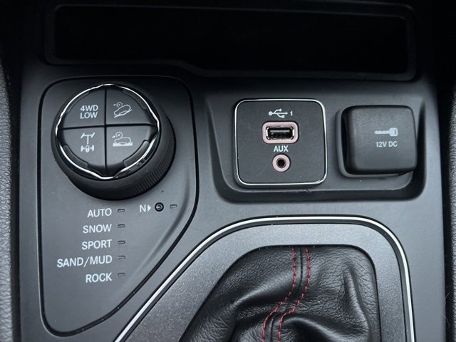 Used 2021 Jeep Cherokee Trailhawk w/ Sun, Sound & Nav Group image 13