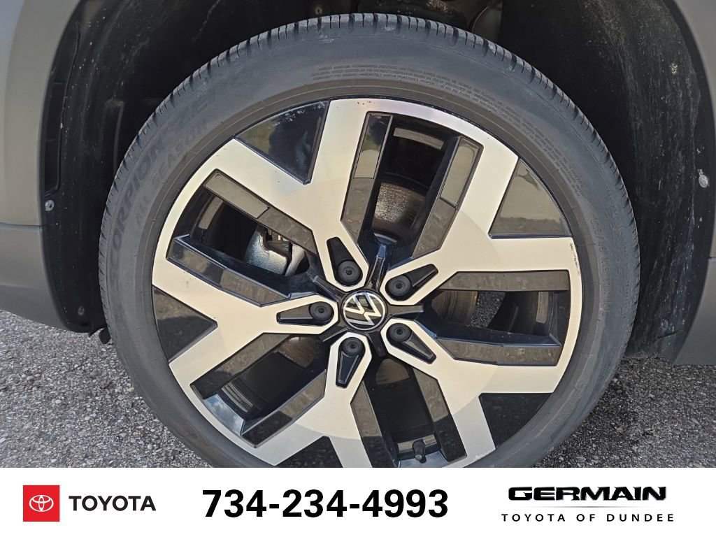 Used 2022 Volkswagen Taos SEL w/ Panoramic Sunroof Package image 12