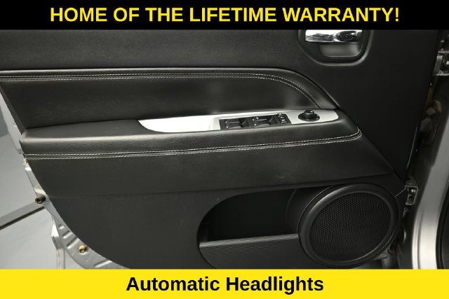 Used 2017 Jeep Compass Latitude AWD/4WD image 11