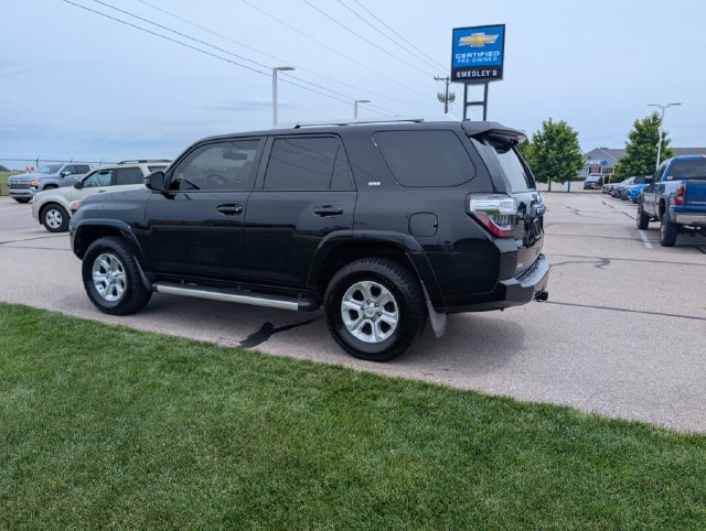 Used 2018 Toyota 4Runner SR5 AWD/4WD image 10