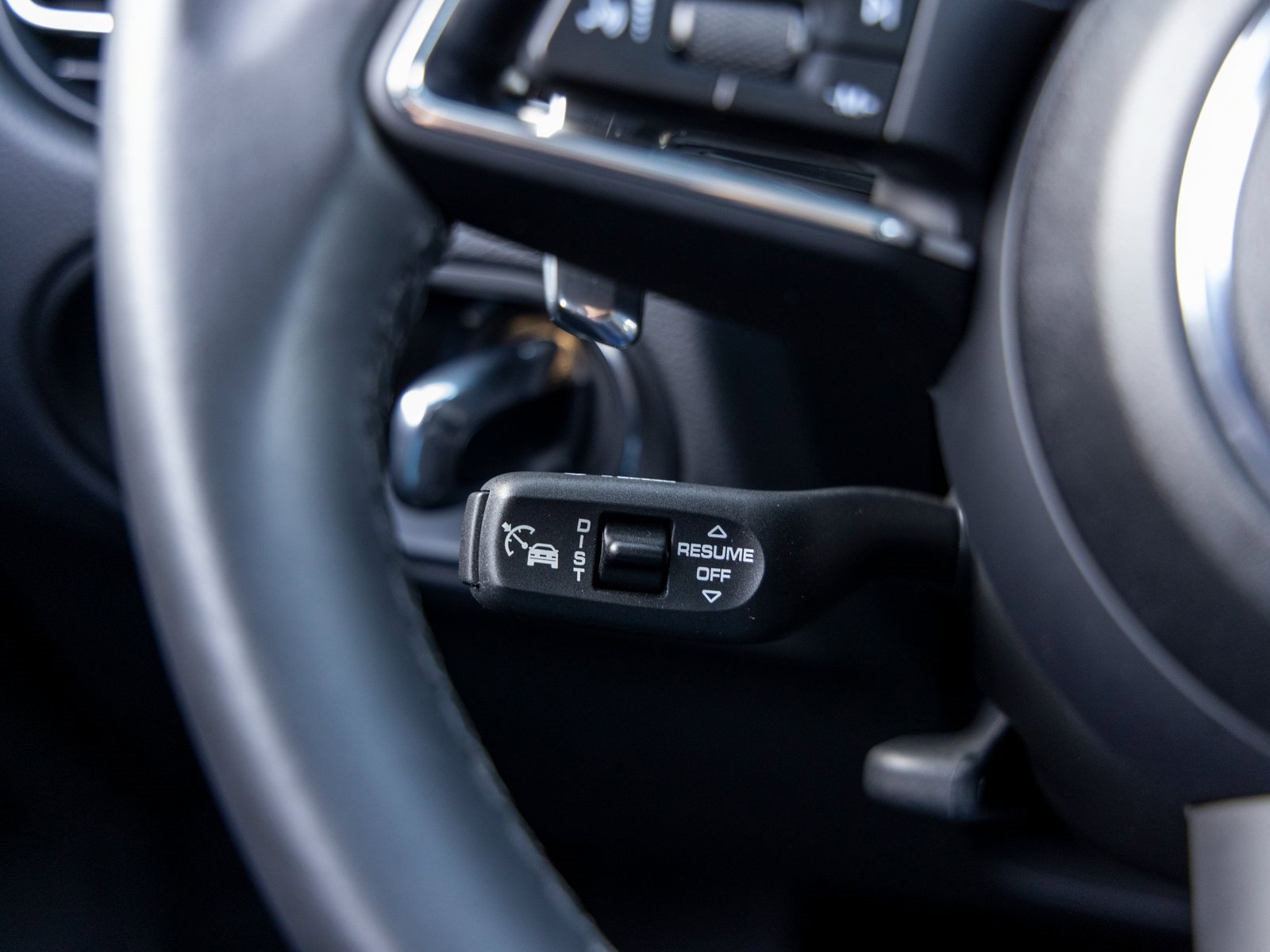 Certified 2025 Porsche Macan image 31