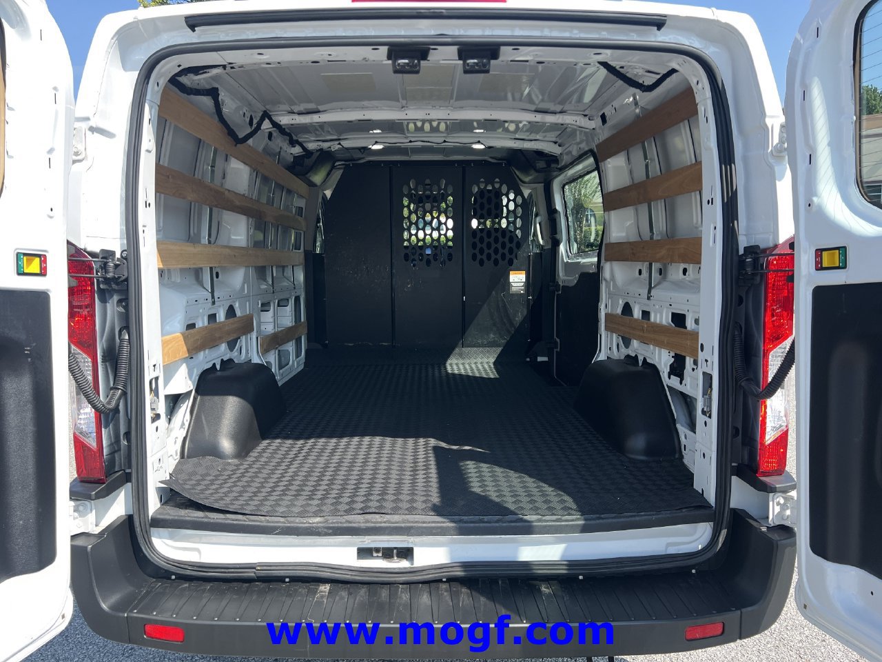 Used 2025 Ford Transit 250 Low Roof w/ Exterior Upgrade Package RWD image 19