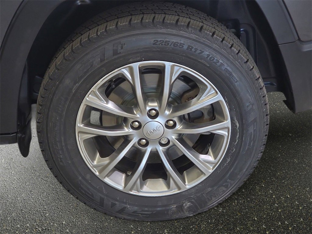 Used 2019 Jeep Cherokee Latitude Plus w/ Cold Weather Group image 35