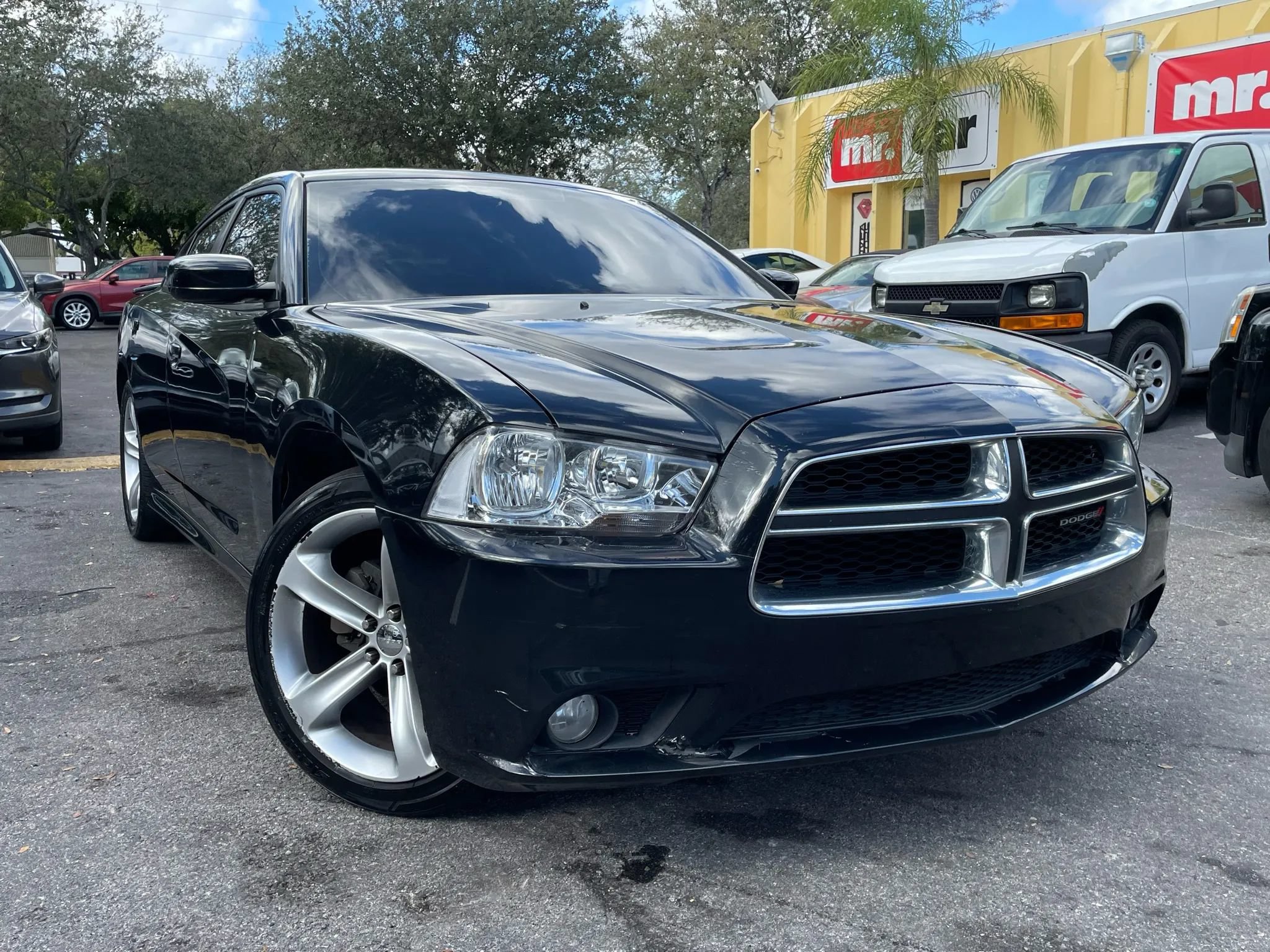 Used 2013 Dodge Charger SE RWD image 2