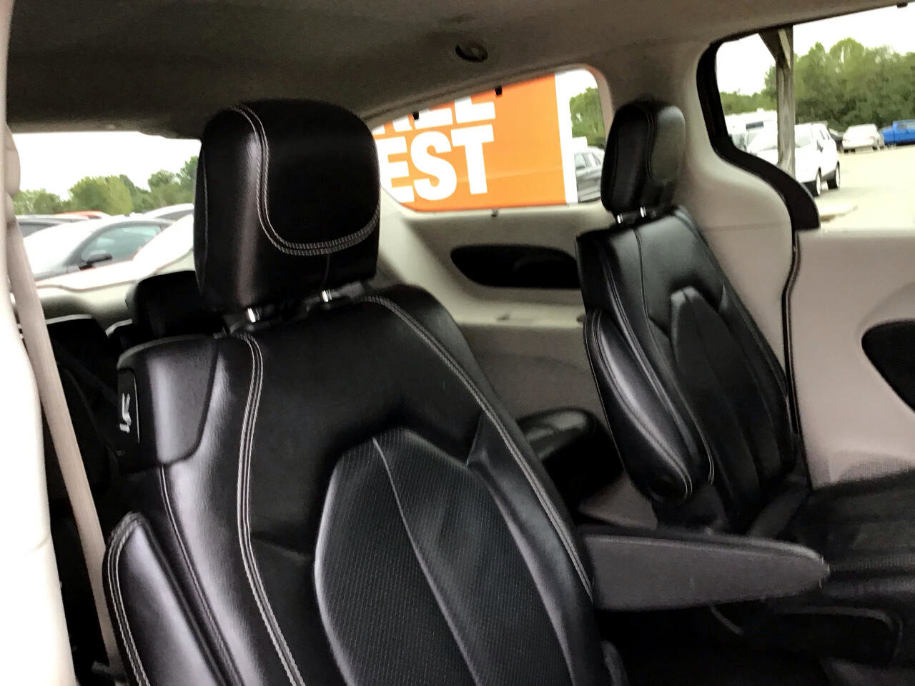 Used 2022 Chrysler Pacifica Touring-L image 43