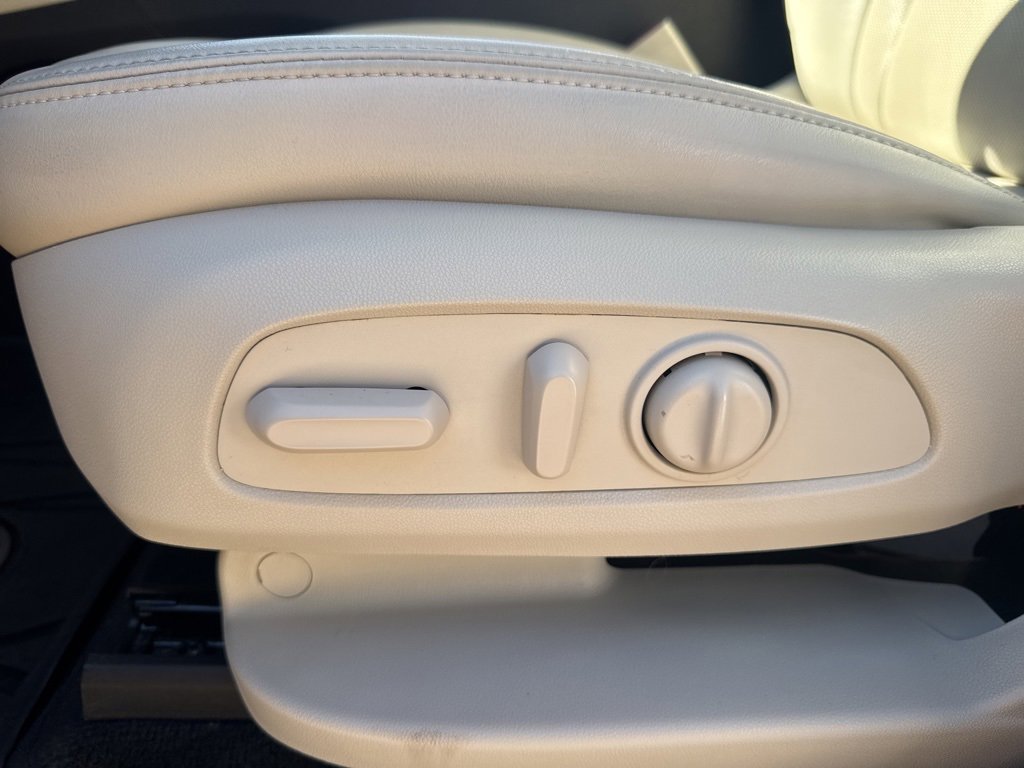 Used 2023 Buick Enclave Essence w/ Experience Buick Package image 18